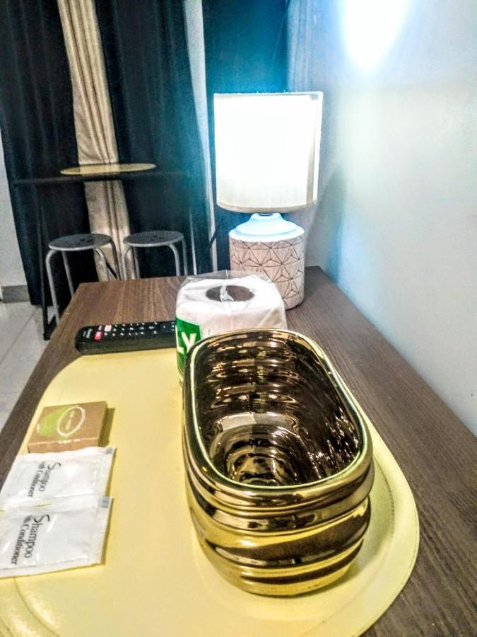 Hometel Barrio House Mactan Lapu-Lapu City Bagian luar foto
